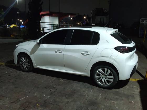 PEUGEOT 208 1.6 16V FLEX ACTIVE PACK AT6 PEUGEOT 208 1.6 16V FLEX ACTIVE PACK AT6